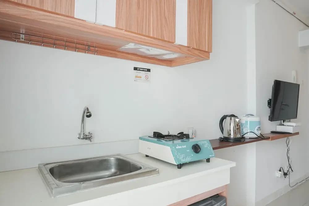 Comfort Studio Room At Bassura City Apartment - photo 9