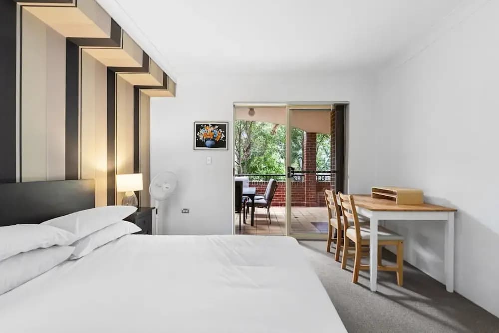 Bright Marrickville Flat With Balcony & Parking - photo 1