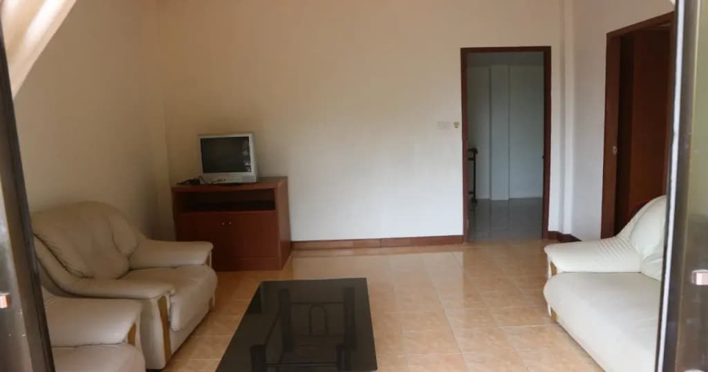 Baan Srinimit House & Apartment - photo 6