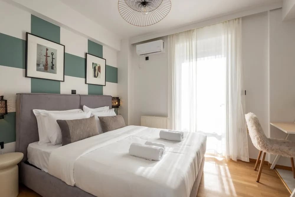Acropolis Sky Retreat Jacuzzi 3BR Maisonette - photo 7