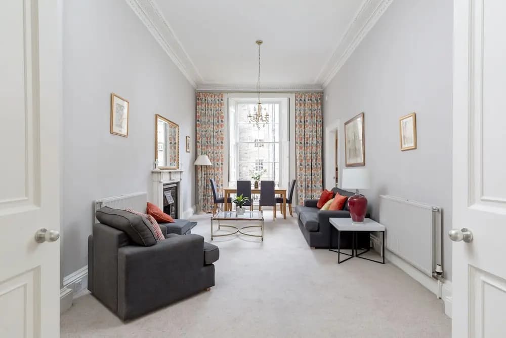Light and Spacious 2 Bedroom Flat in Heart of Edinburgh - photo 11