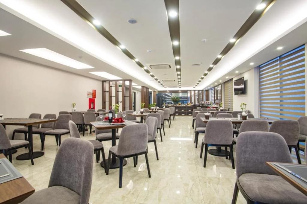 Western Skyline Hotel - photo 13