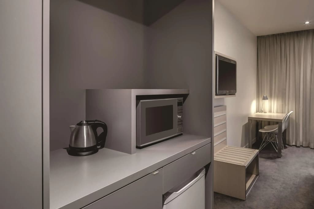Travelodge Hotel Melbourne Docklands - photo 28