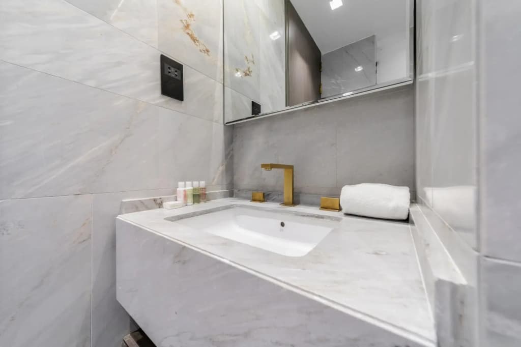 DXB - Five - 30308 - PJ - photo 9