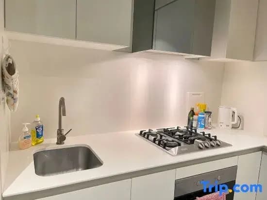 EQ Tower Ultra-Modern 2BR- CBD Base Mel Central - photo 3