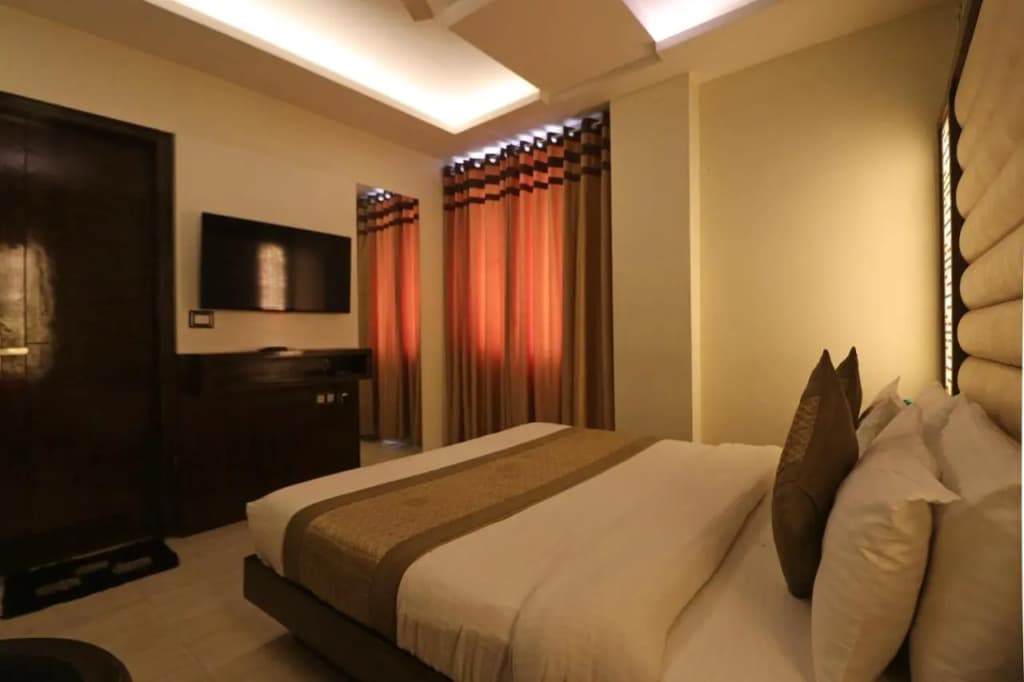 Hotel Mannat International - photo 33