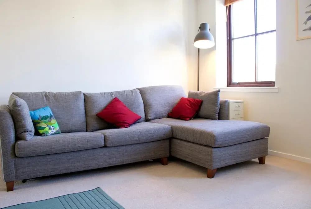 Spacious 2 Bedroom Flat - main photo