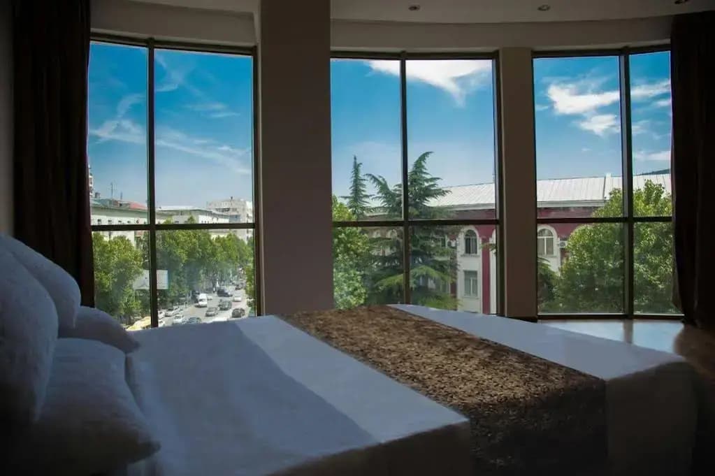 Green Queen Hotel - photo 8