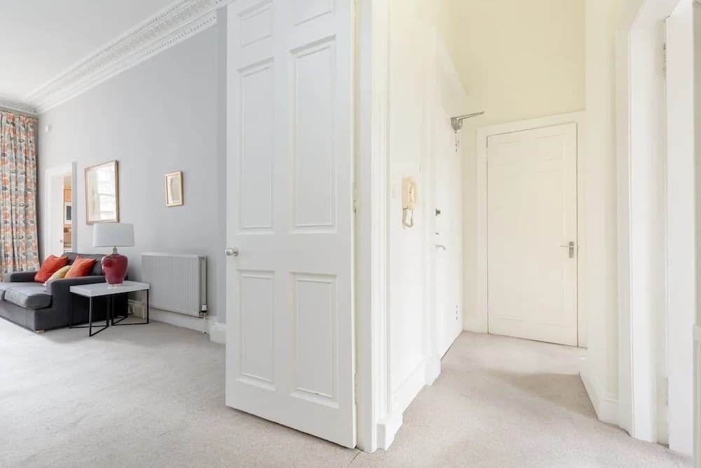 Light and Spacious 2 Bedroom Flat in Heart of Edinburgh - photo 5