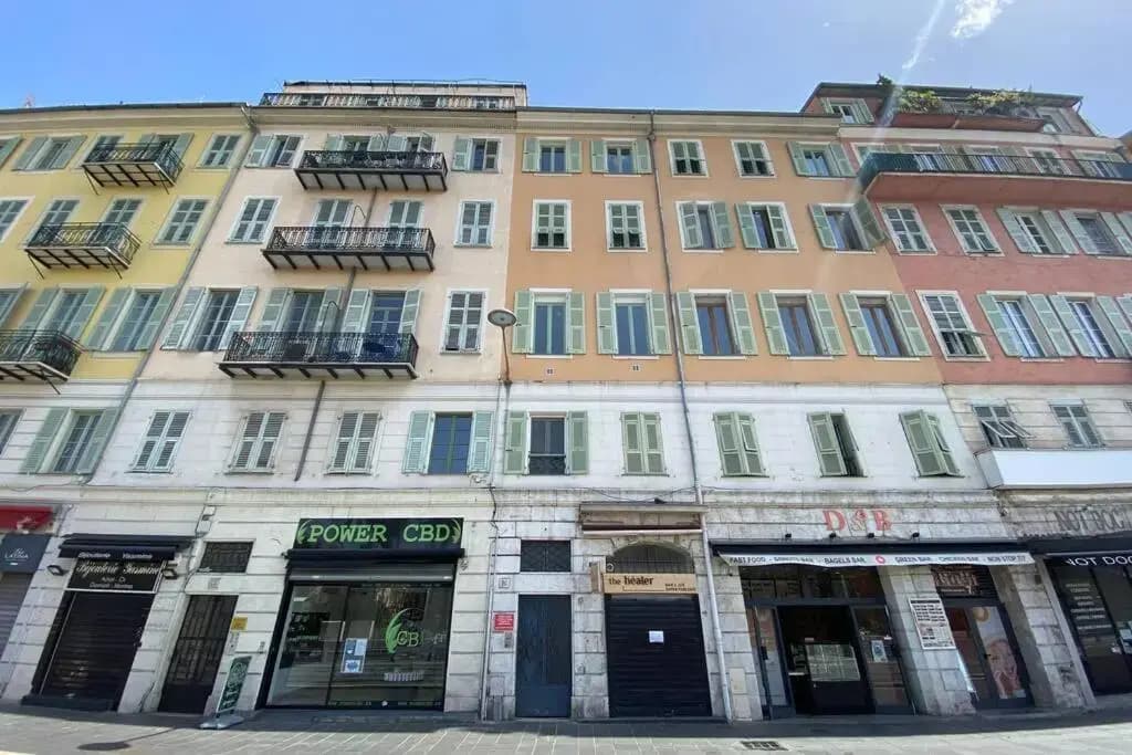 VIEUX NICE T4 - 55 m² entièrement rénové en 2021 - photo 1