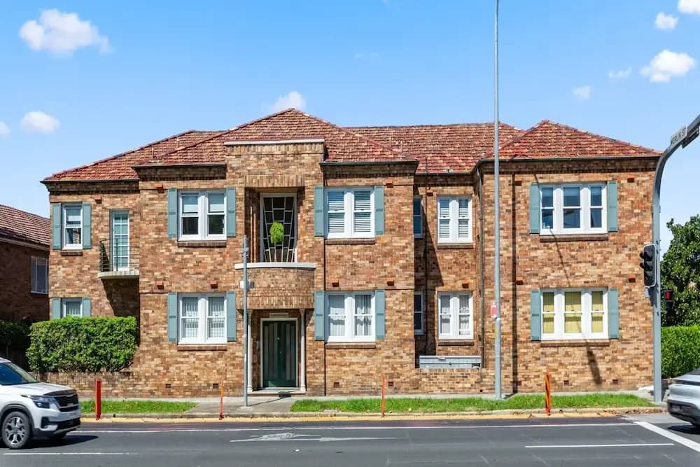 Charming 1-bed Apartment in Neutral Bay - photo 1