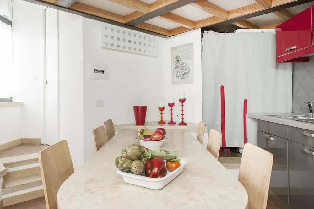 Inviting 3-bed Apartment in Roma 4mins to Colosseo - photo 12