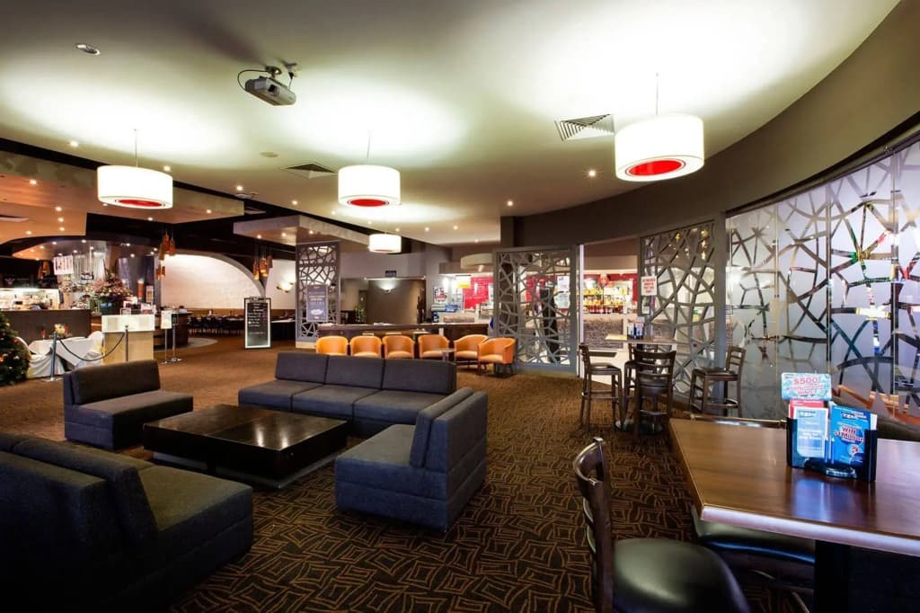 Nightcap at Sandown Park Hotel - photo 13