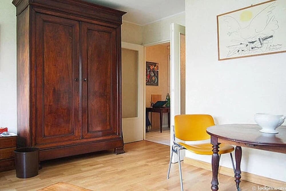 Apartment With one Bedroom in Paris, With Wonderful City View, Enclose - photo 4