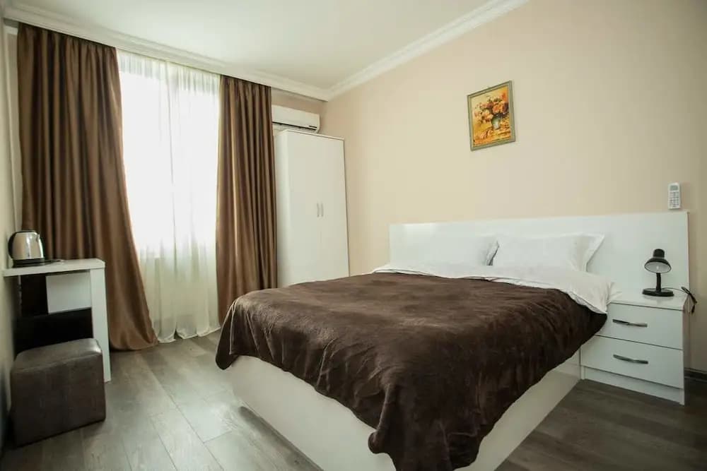 Ninth Floor Hotel - photo 5