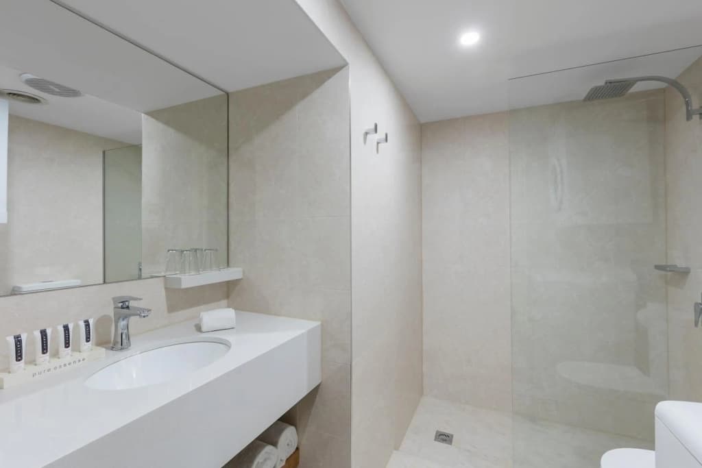 Canterbury International Hotel - photo 9