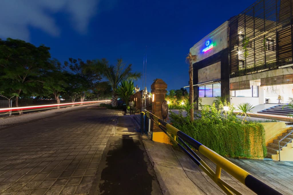 RedDoorz Plus near Mall Bali Galeria 2 - photo 21