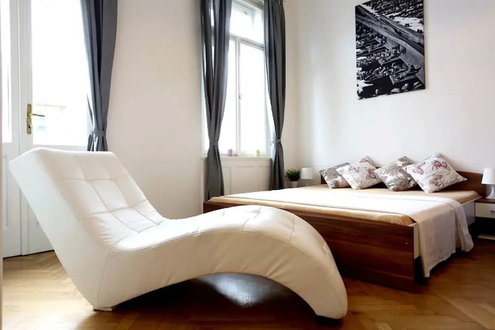 Large Wenceslas Square Apartment - photo 2