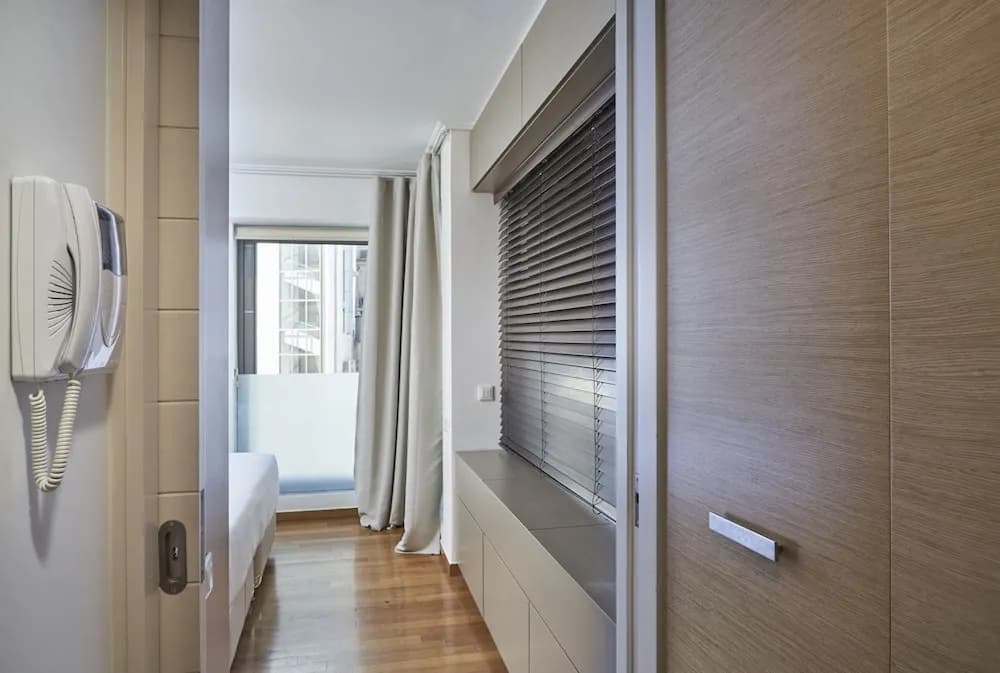 Contemporary Comfy Apt - photo 2