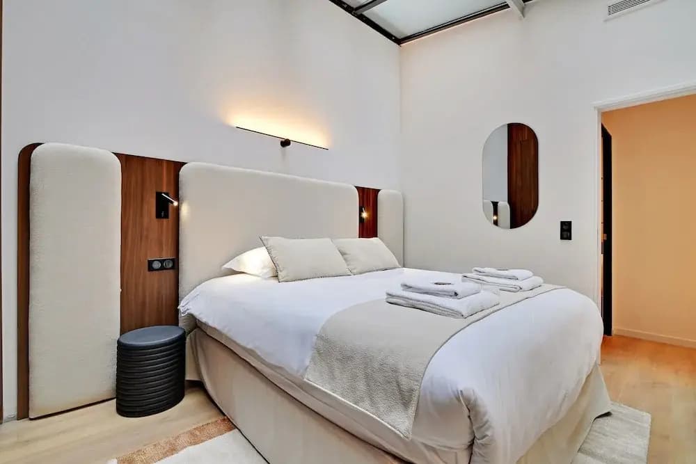 Chic and Spacious Apartment in the Heart of Paris - photo 4
