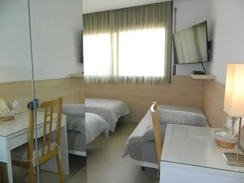 Hostal House - photo 4