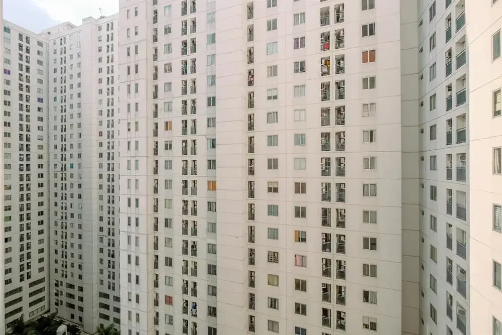 Modern And Tidy 2Br Bassura City Apartment - photo 1
