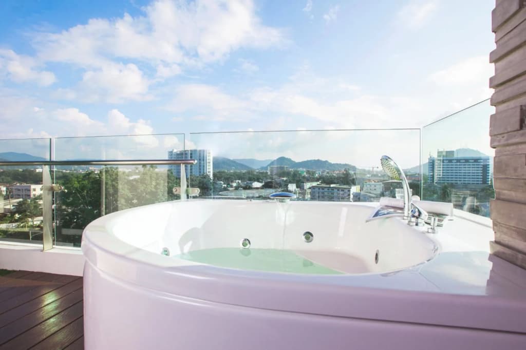 The WIDE Condotel - Phuket - photo 9