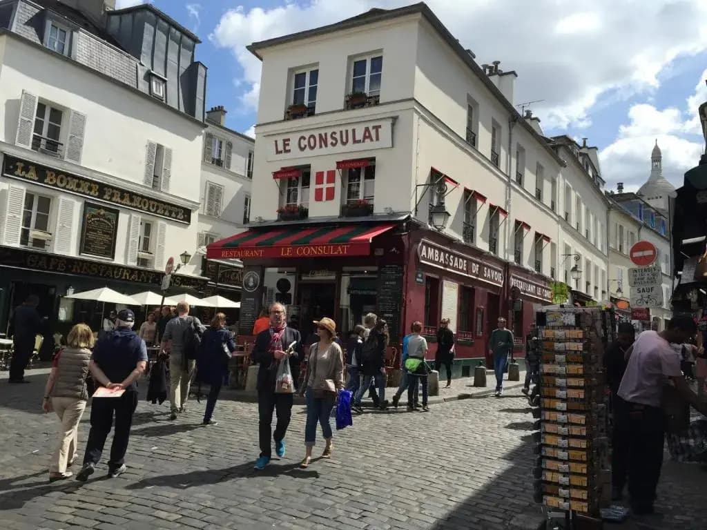 Abbesses Montmartre Apartment - photo 6