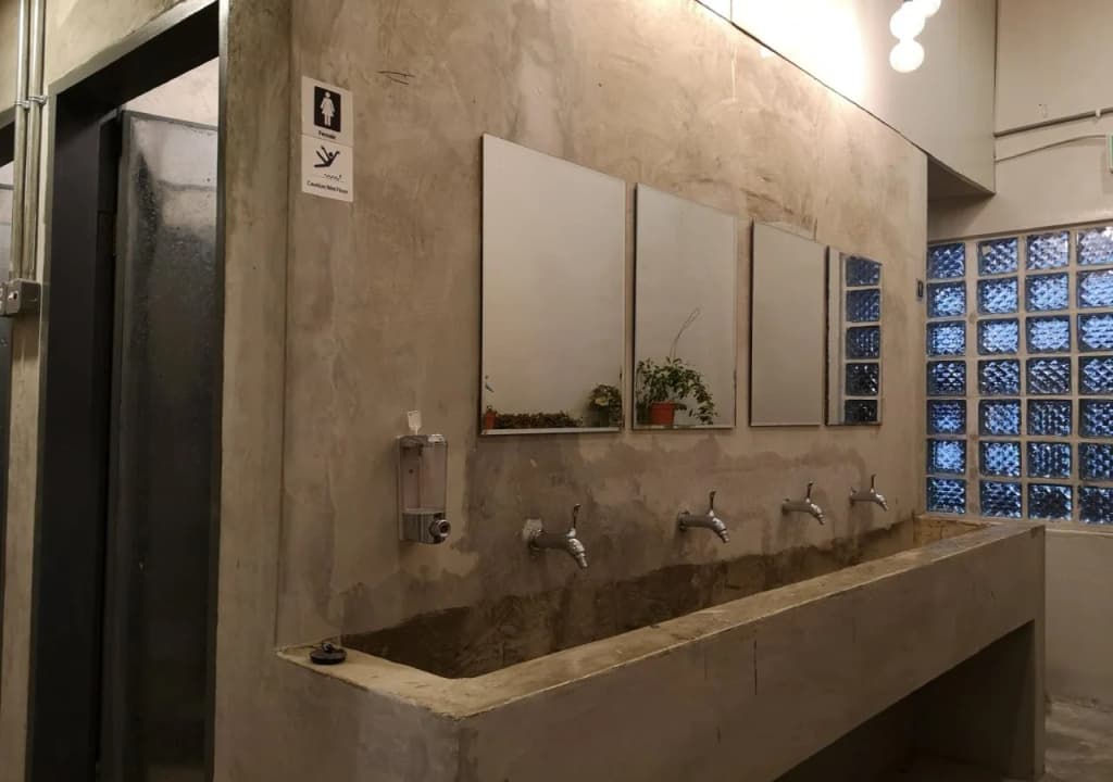 Iron Inn - Hostel - photo 10