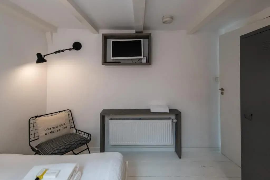 Two Rooms in City Centre - photo 12