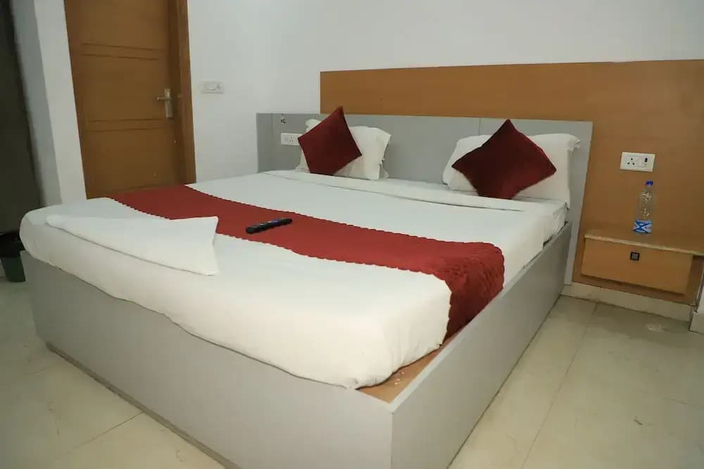 Mauryan Elite Hotel Chhatarpur Metro Station - photo 3