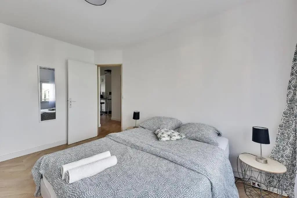 Chic apart with parking and balcony - photo 1