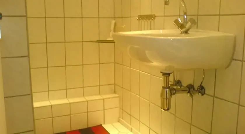 Ferien-Zimmer-Berlin Stettiner Str. - photo 4