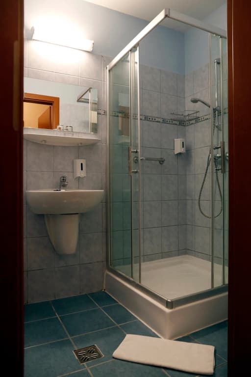 Six Inn Hotel - photo 10