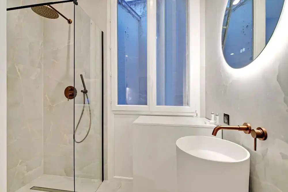 Chic and Spacious Apartment in the Heart of Paris - photo 8