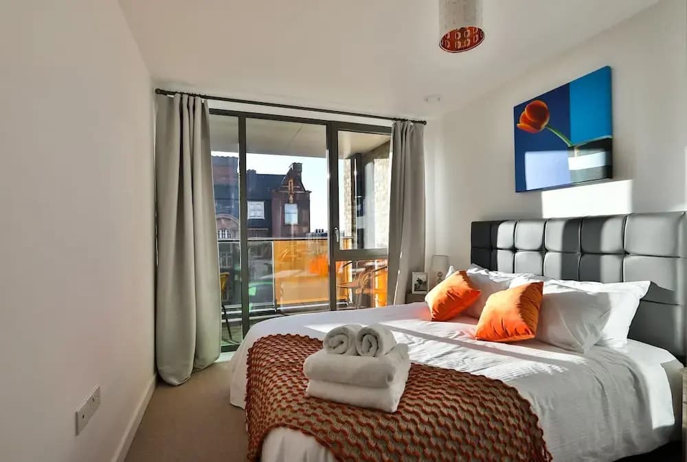 2 Bed 2 Bath flat close to underground - photo 2