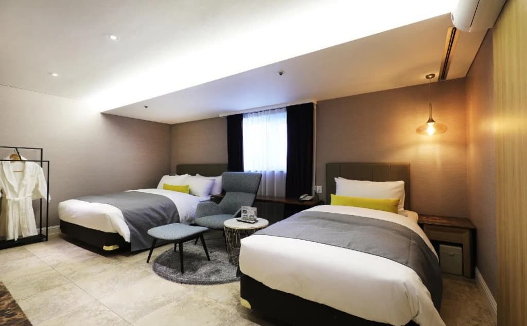 Elle Inn Hotel - photo 4