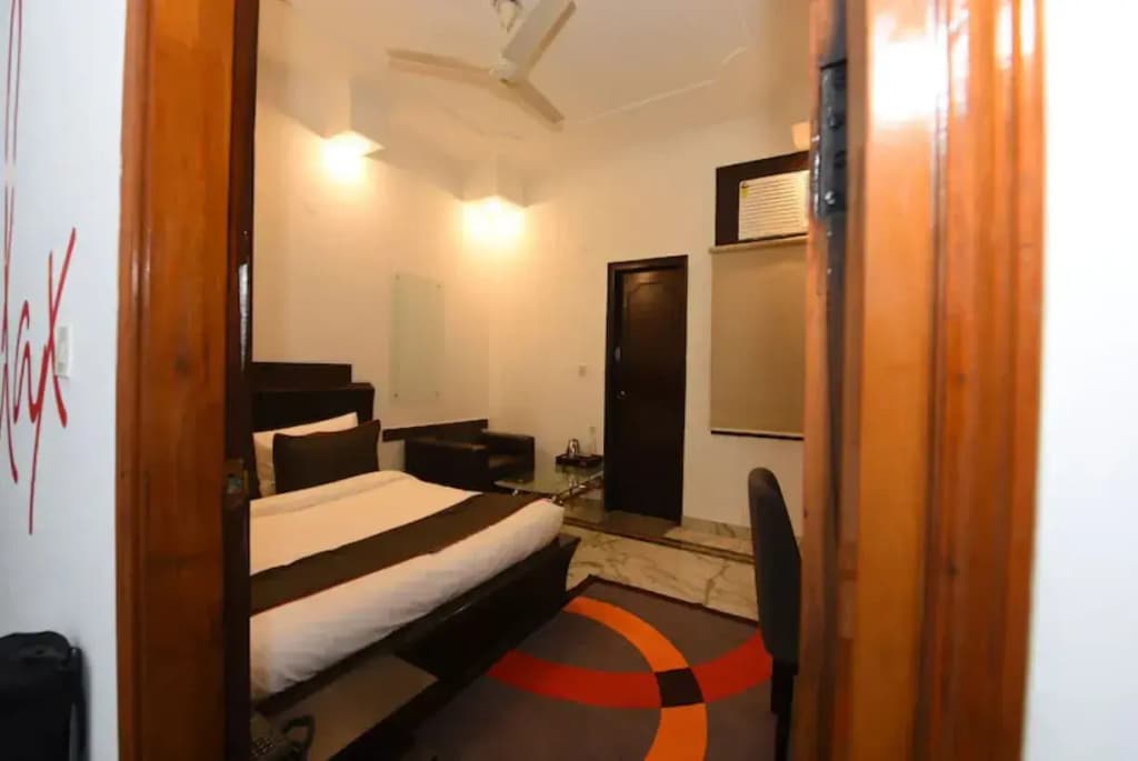 Hotel Shiv Shankara - photo 13