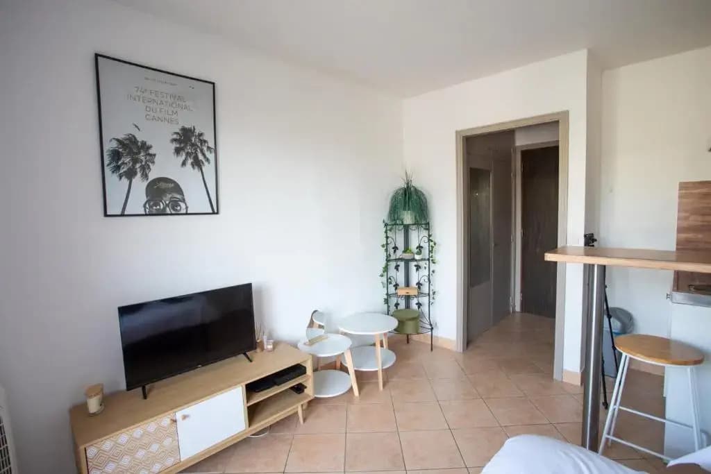 Nice Studio with balcony in quiet residence close to all amenities - photo 5
