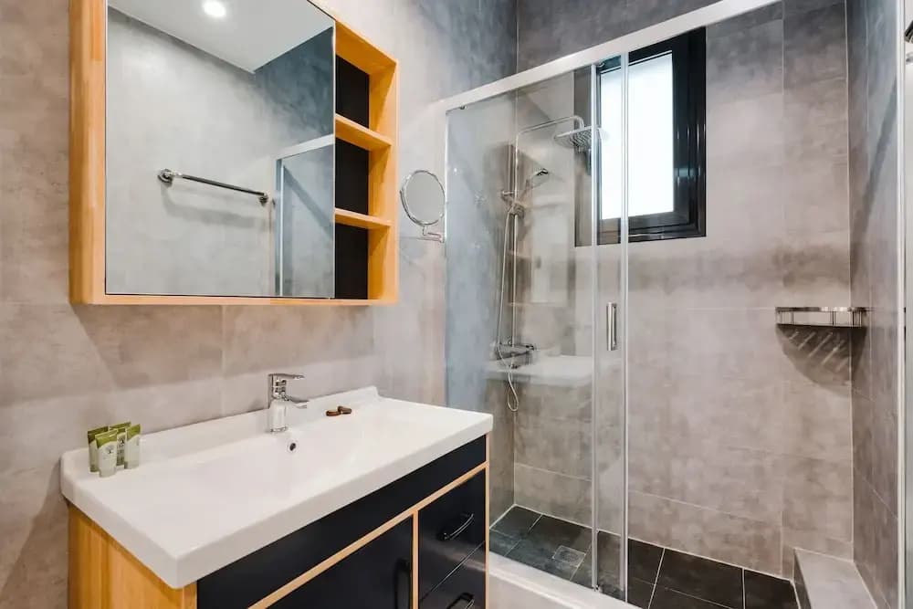 Sanders Home Suites - Cheerful Downtown Studio - photo 7