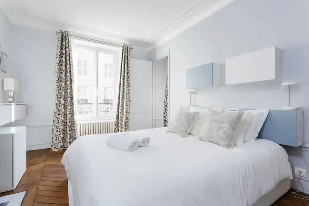 River Seine - Notre Dame Apartment - photo 5