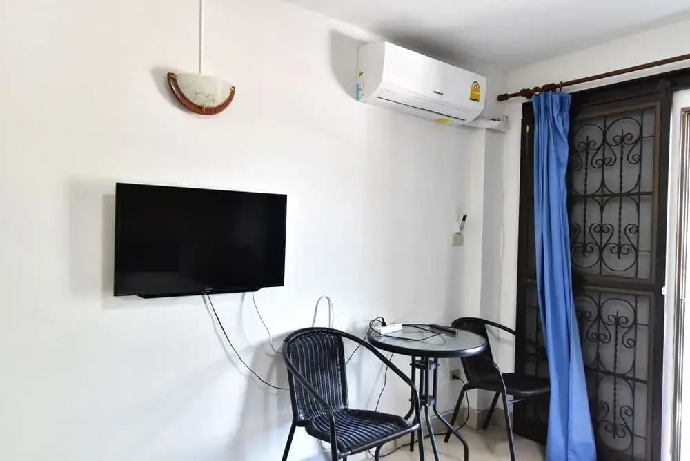 Escobar Guesthouse - photo 2