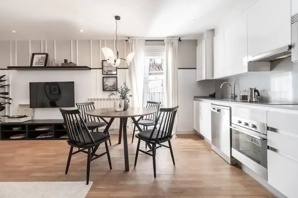 Oeste - 2 Bedrooms in Chueca - photo 9