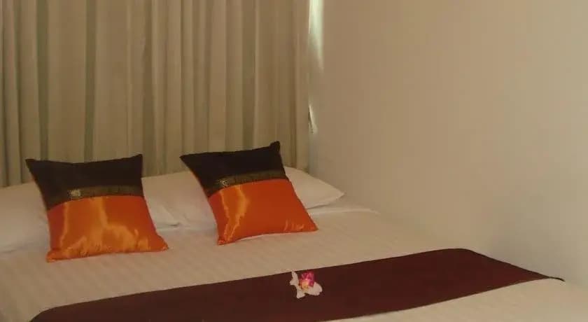 3rd Street Cafe & Guesthouse - photo 7