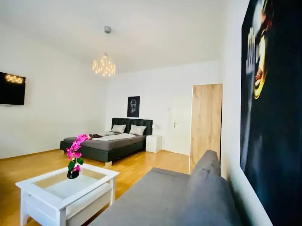 2BR Apartment Close to Stadthalle - photo 6