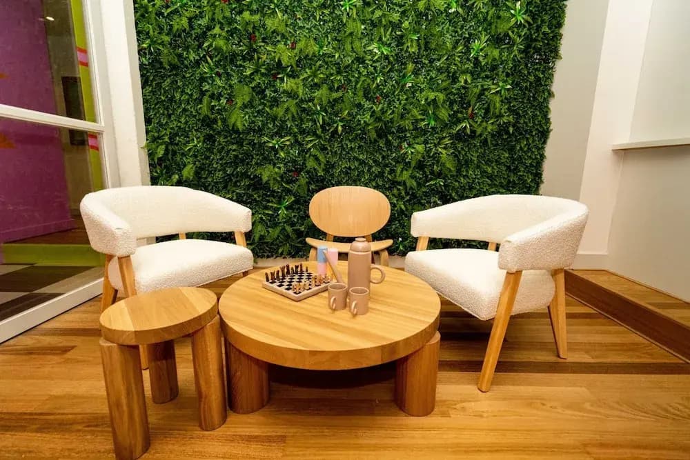 Fun and Cheeky 70s Styled City Apartment - photo 7
