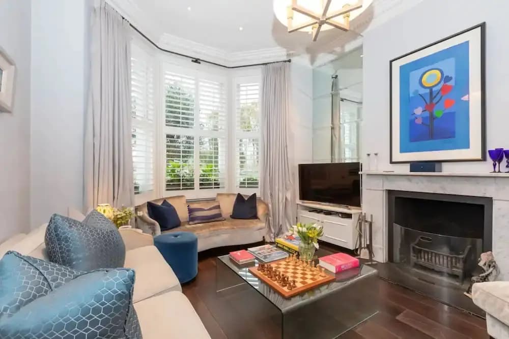 Gorgeous 4 Bedroom Family Home Next to Clapham Common - photo 3