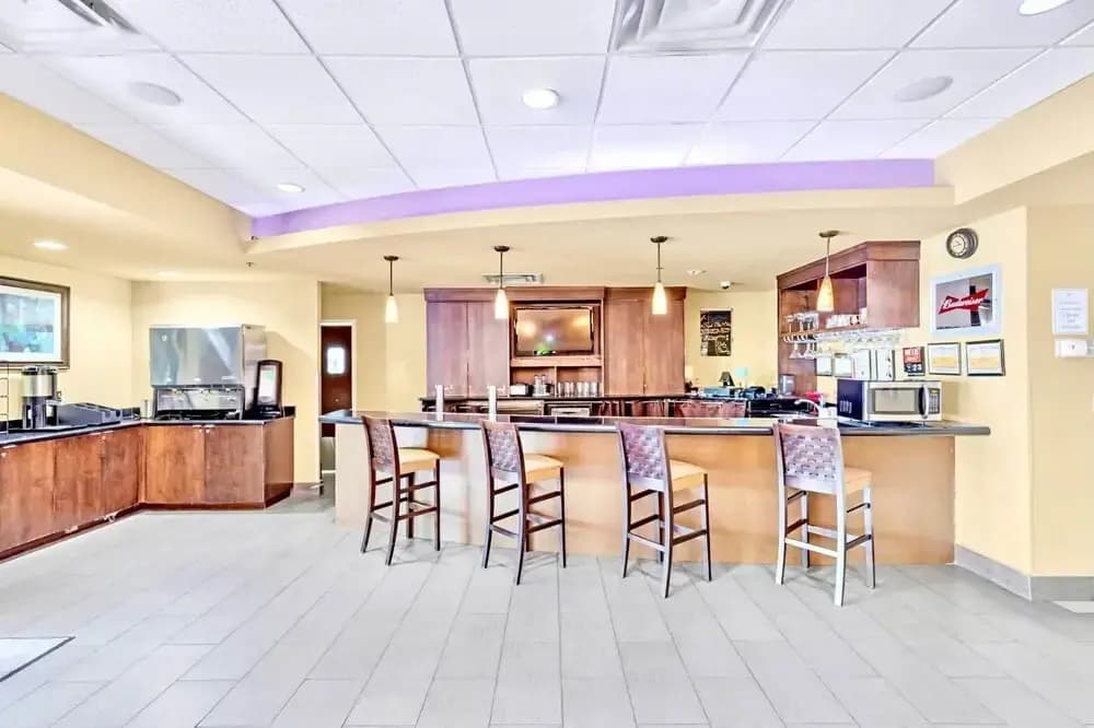 1BR Suite With Two Queens Pool and Hot Tub - photo 17