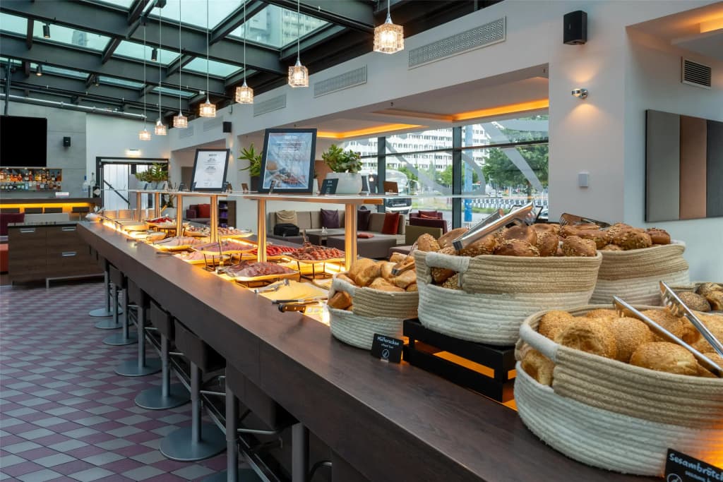 Park Inn by Radisson Berlin Alexanderplatz - photo 11
