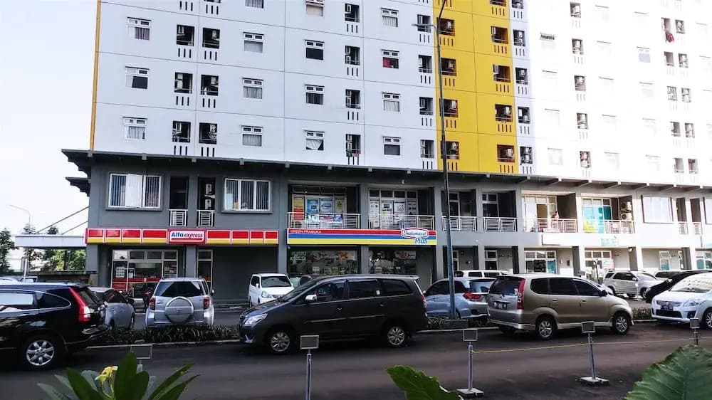 Best Price Green Pramuka Apartment - main photo